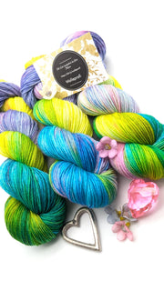 Handgefärbte Sockenwolle 4 fach LL 100g/420m LL Merino extrafine  "Happy Colours" mulesingfrei handdyed