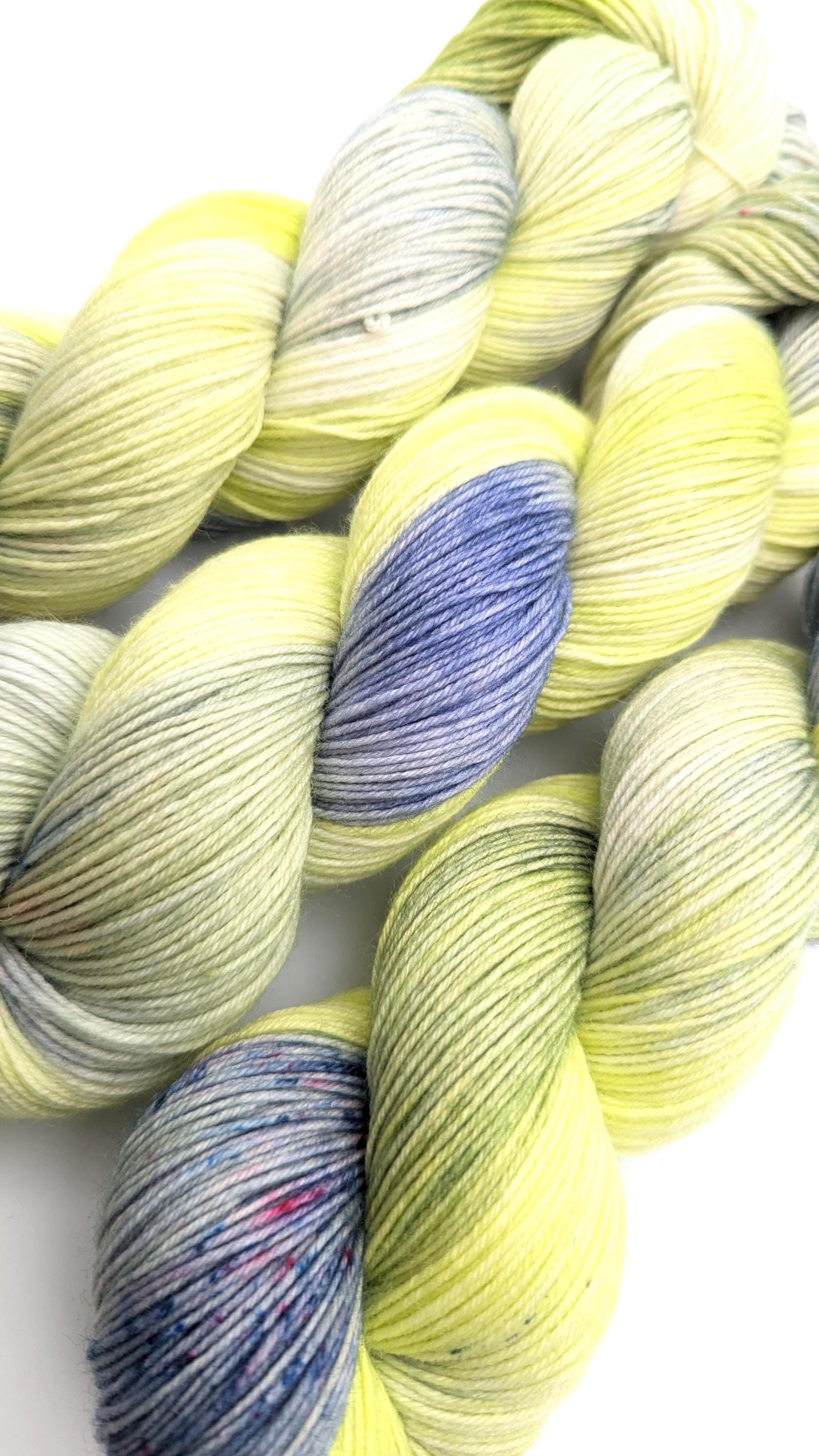 Handgefärbte Sockenwolle 4-fach LL 100g/420m Merino extrafine  "fein & zart"  gelb blau mulesingfrei