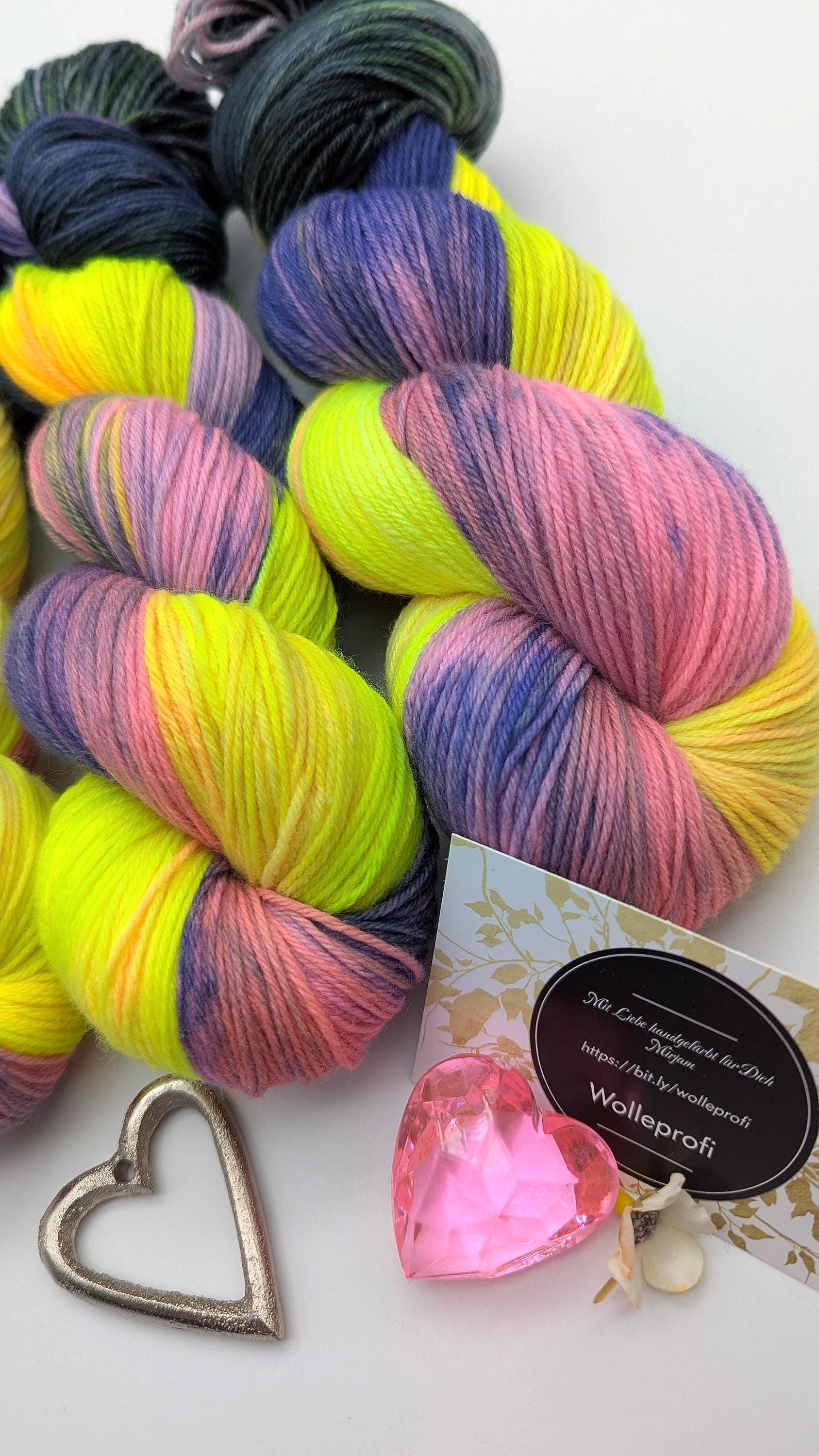 Handgefärbte Sockenwolle 4 fach High Twist 100g/400m Merino extrafine  "Happy Halloween" schwarz pink gelb