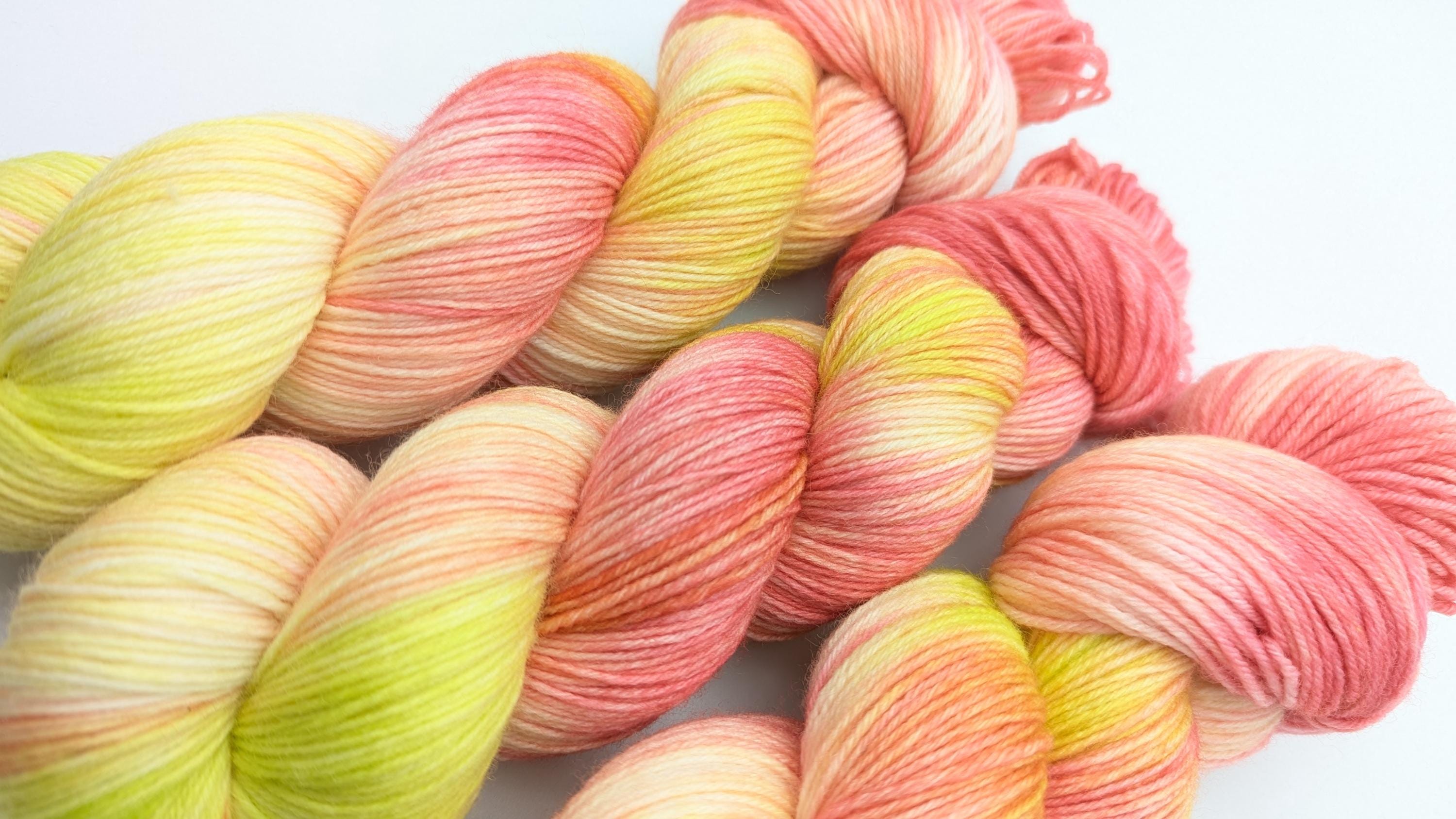 Handgefärbte Sockenwolle 4-fach 100g/420m LL Merino extrafine "Fruchtsorbet" rosa gelb hellgrün