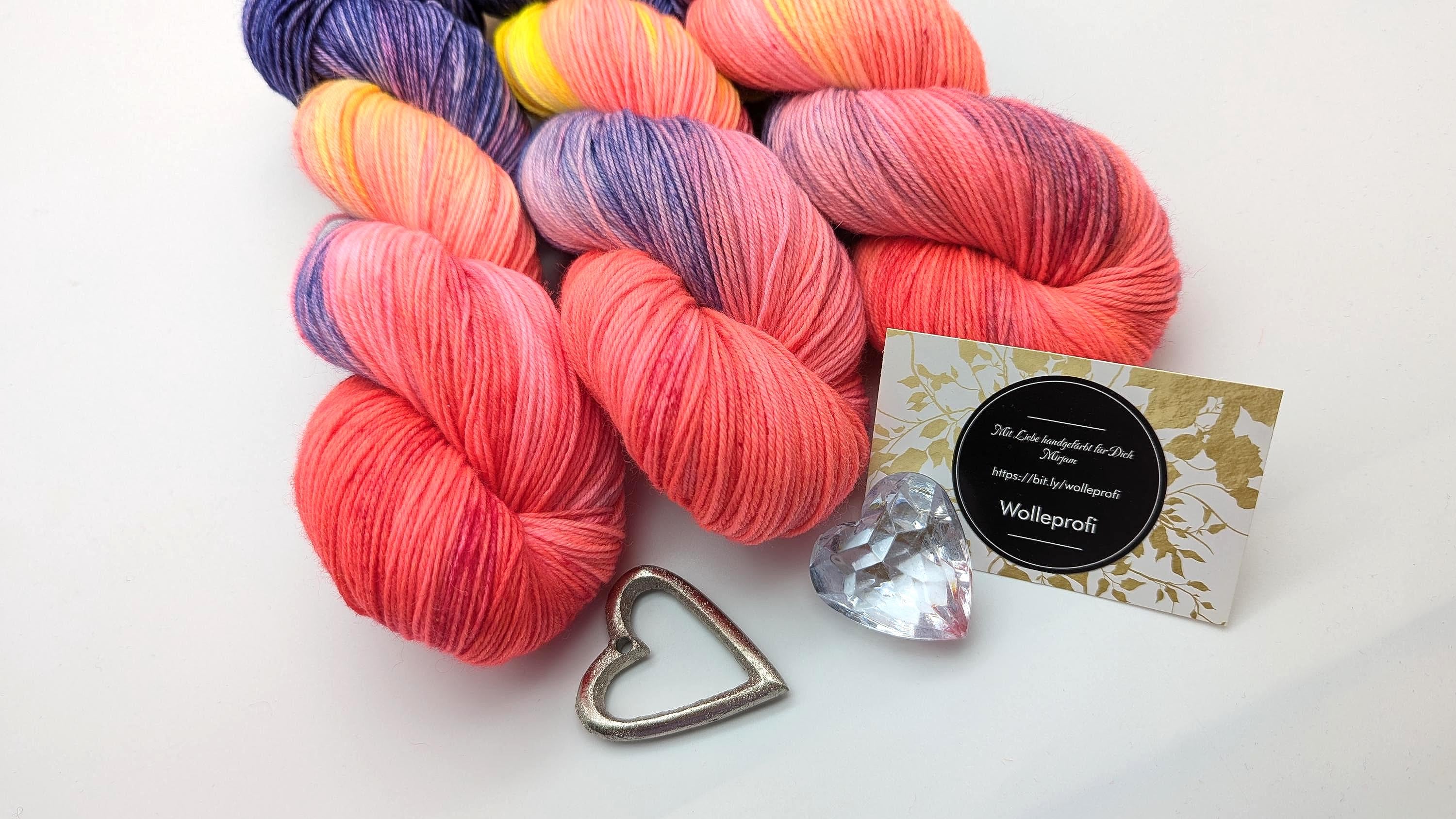 Handgefärbte Sockenwolle 4-fach High Twist 100g/400m LL Merino extrafine  "Colour Explosion" gelb blau pink handdyed