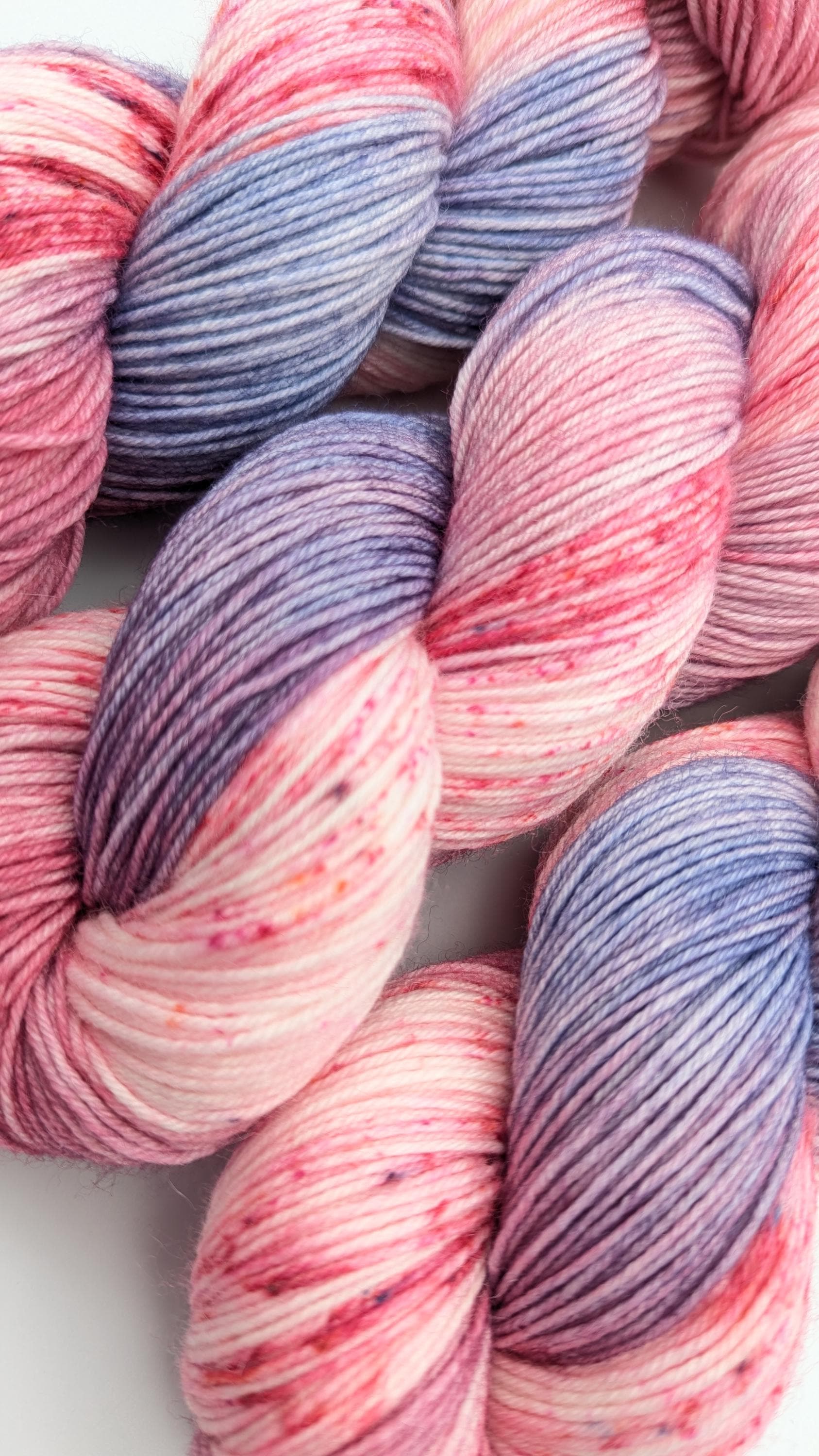 Handgefärbte Sockenwolle 4 fach Lazy Lion SockYarn 100g/420m Merino extrafine  "Pink Phantasy" pink lila weiß