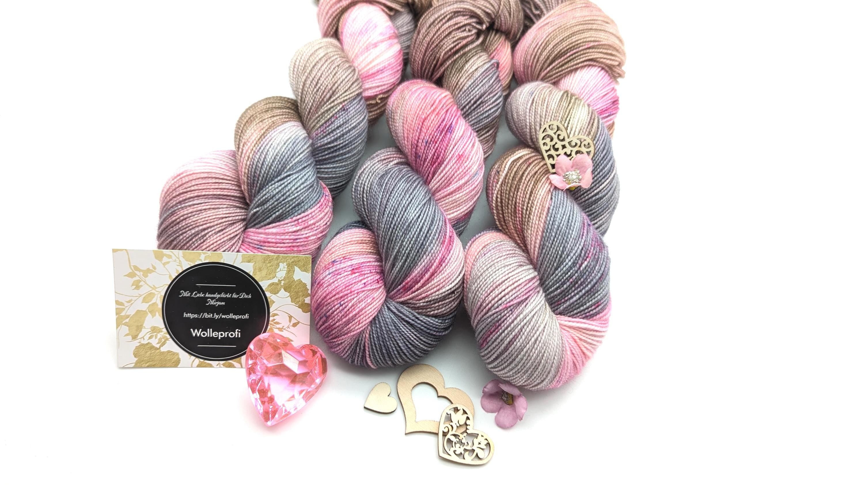 Handgefärbtes Perlgarn Schurwolle Merino extrafine 100g/400m "Bergröschen" rosa grau handdyed