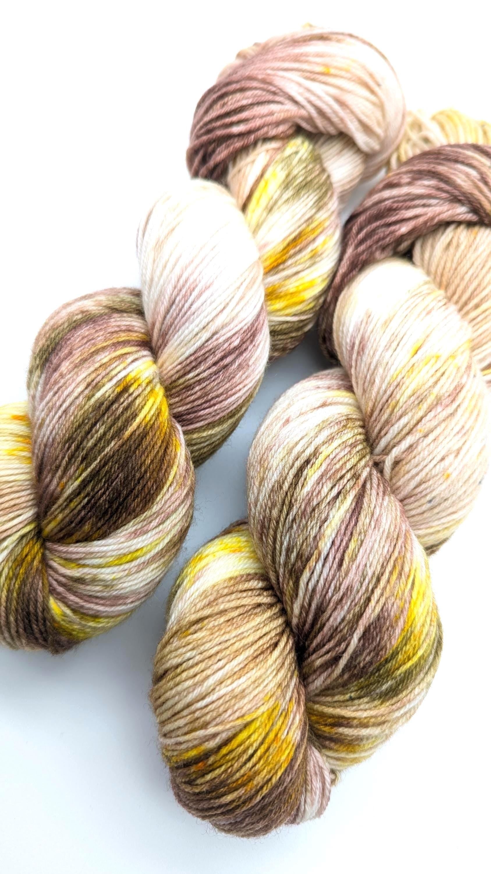 Handgefärbte Sockenwolle 4 fach High Twist 100g/400m Merino extrafine - "Wüstenkakteen" rotbraun natur